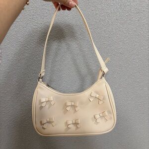 Windsor Cream Bow-Embellished Shoulder Bag